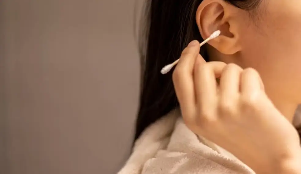 Limpeza do ouvido: devemos ou não usar o cotonete? — Foto: Adobe Stock