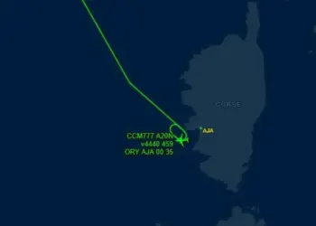 Controlador de tráfego cochila e obriga avião a dar voltas no ar antes de pousar