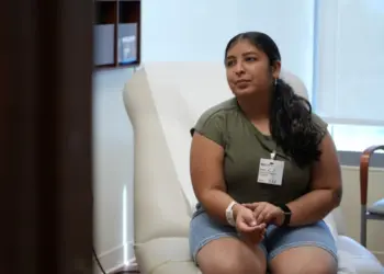 Adolescente que achava estar menstruando descobre câncer vaginal raro
