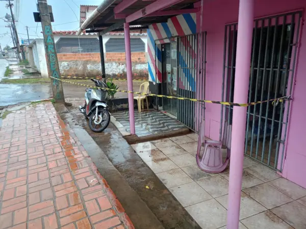 Homem é baleado dentro de salão de cabeleireiro no Acre