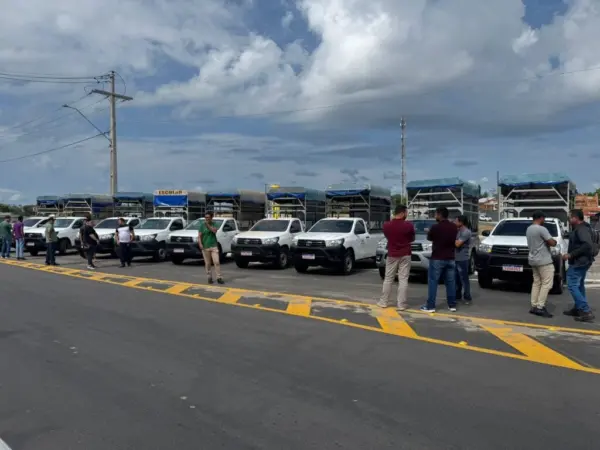 Mais de 4,5 mil alunos da zona rural de Cruzeiro do Sul ganham reforço no transporte escolar