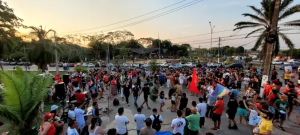 Manifestação contra a PEC da Blindagem reúne público no Lago do Amor