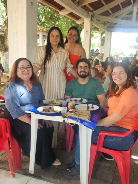 Padre Macoy celebra em grande estilo seu aniversário no último sábado, 20