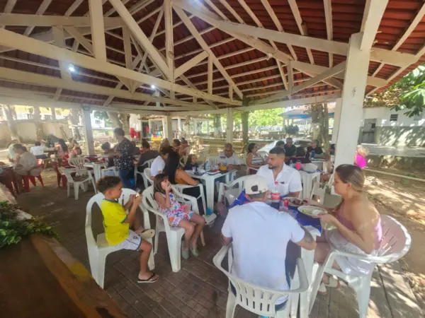 Padre Macoy celebra em grande estilo seu aniversário no último sábado, 20