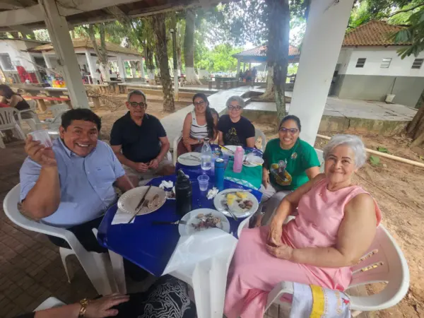 Padre Macoy celebra em grande estilo seu aniversário no último sábado, 20