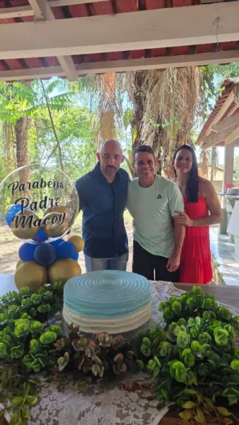 Padre Macoy celebra em grande estilo seu aniversário no último sábado, 20