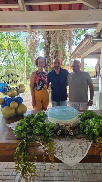 Padre Macoy celebra em grande estilo seu aniversário no último sábado, 20