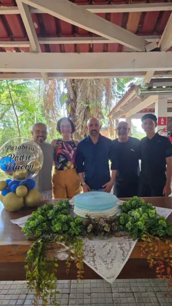 Padre Macoy celebra em grande estilo seu aniversário no último sábado, 20