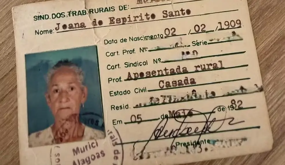 Documento do Sindicato dos Trabalhadores Rurais mostra que dona Joana do Espírito Santo nasceu em fevereiro de 1909 — Foto: Douglas França/TV Gazeta