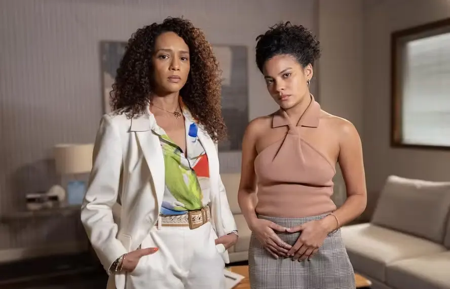 Raquel (Taís Araujo) será feita refém ao tentar salvar Fátima (Bella Campos) — Foto: TV Globo / Divulgação