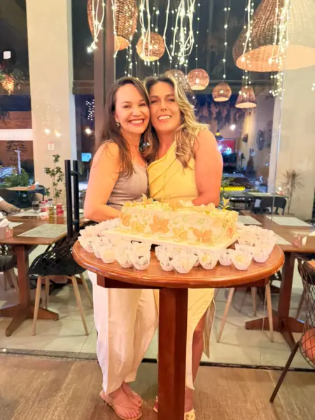 A pecuarista Girlane Vasconcelos celebrou seu aniversário em reunião intimista no restaurante Jarude