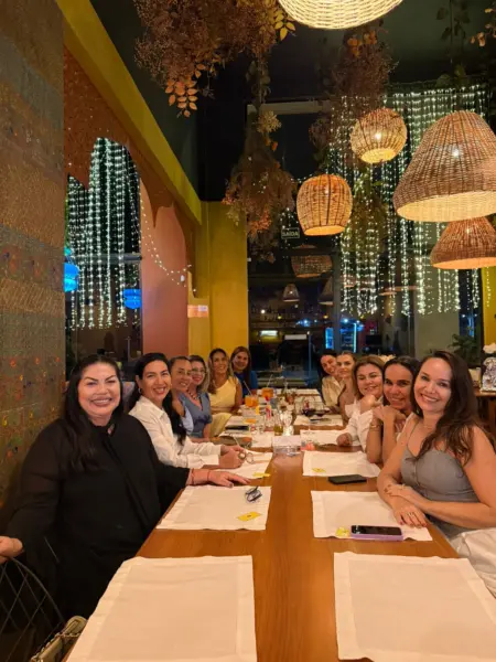 A pecuarista Girlane Vasconcelos celebrou seu aniversário em reunião intimista no restaurante Jarude