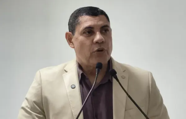 Ulysses diz que PL da anistia foi desvirtuado e que relator não tem condições de conduzir pauta