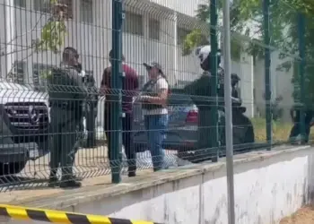 Dois alunos morrem baleados e dois são feridos a tiros em escola em Sobral, no interior do Ceará — Foto: Mateus Ferreira/TV Verdes Mares