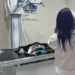 Cadelinha Nina é atendida após ser baleada — Foto: Divulgação/Secretaria Municipal de Proteção e Defesa dos Animais