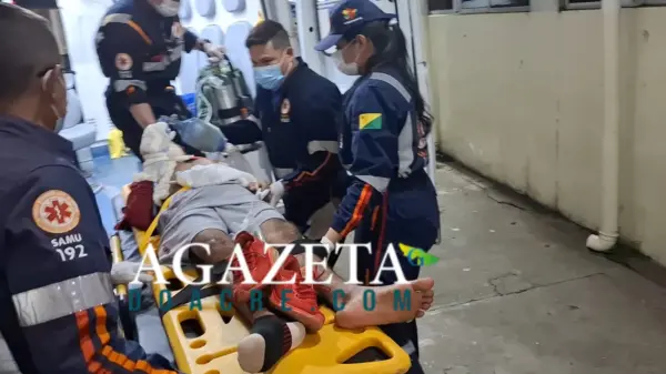 Motociclista sofre acidente e é intubado após bater em poste em Rio Branco