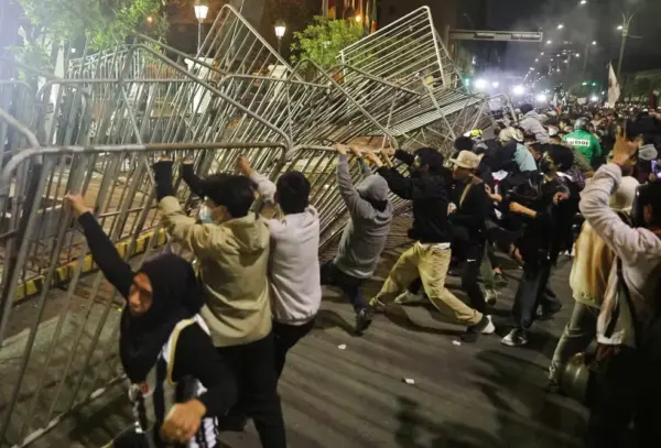 Geração Z protesta contra o governo do Peru; confronto com a polícia toma as ruas e deixa feridos