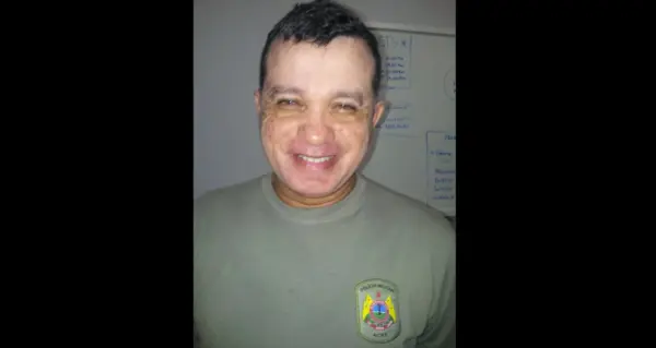 Tenente da PM do Acre acusado de matar a esposa na frente das filhas está foragido