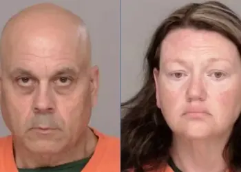 Heather Cross, de 49 anos, e Darcy Cross, de 57, foram presos em Minnesota (EUA), acusados de homicídio culposo — Foto: Reprodução