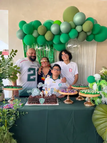 Um dia de sol, piscina e muita diversão marcou o aniversário de 9 anos de Davi Almeida no último sábado