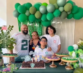 Um dia de sol, piscina e muita diversão marcou o aniversário de 9 anos de Davi Almeida no último sábado