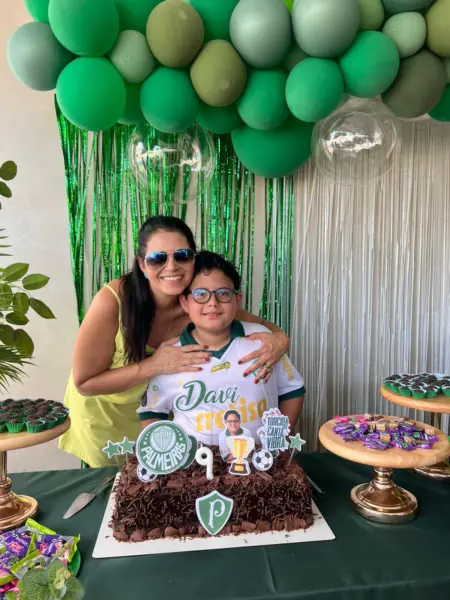 Um dia de sol, piscina e muita diversão marcou o aniversário de 9 anos de Davi Almeida no último sábado