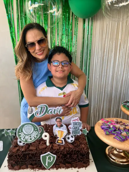 Um dia de sol, piscina e muita diversão marcou o aniversário de 9 anos de Davi Almeida no último sábado