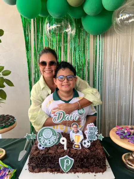 Um dia de sol, piscina e muita diversão marcou o aniversário de 9 anos de Davi Almeida no último sábado