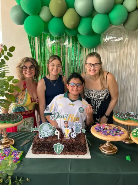 Um dia de sol, piscina e muita diversão marcou o aniversário de 9 anos de Davi Almeida no último sábado