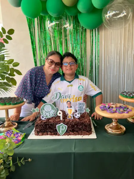 Um dia de sol, piscina e muita diversão marcou o aniversário de 9 anos de Davi Almeida no último sábado