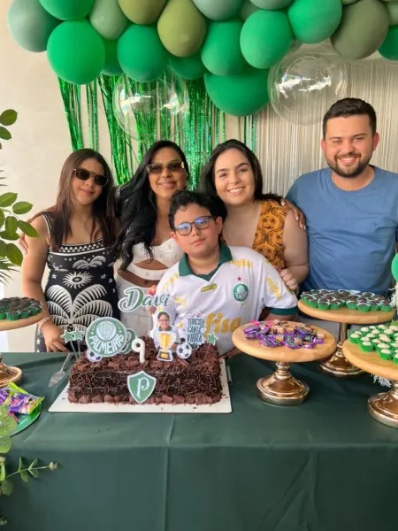 Um dia de sol, piscina e muita diversão marcou o aniversário de 9 anos de Davi Almeida no último sábado