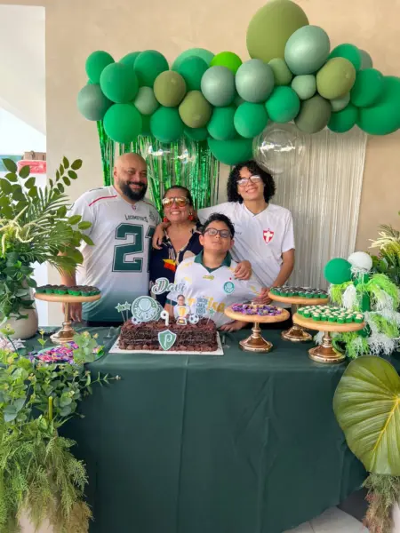 Um dia de sol, piscina e muita diversão marcou o aniversário de 9 anos de Davi Almeida no último sábado