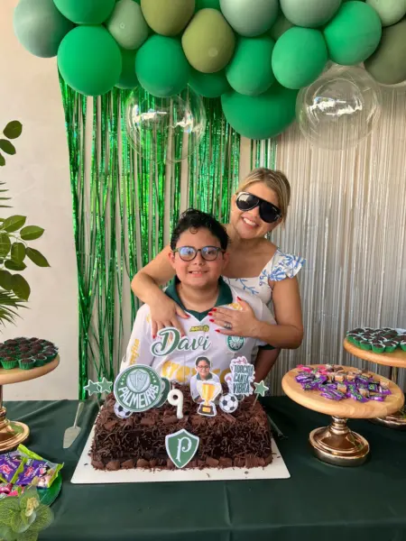 Um dia de sol, piscina e muita diversão marcou o aniversário de 9 anos de Davi Almeida no último sábado
