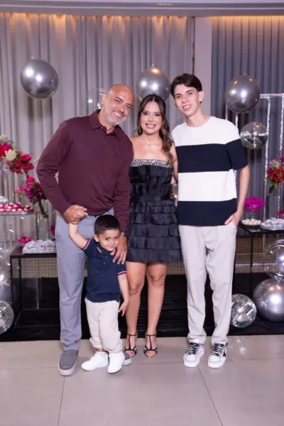 Gabriela Monteiro festejou a chegada de seus 40 anos ao lado de familiares e amigos no último sábado