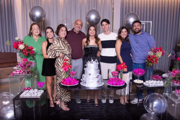 Gabriela Monteiro festejou a chegada de seus 40 anos ao lado de familiares e amigos no último sábado