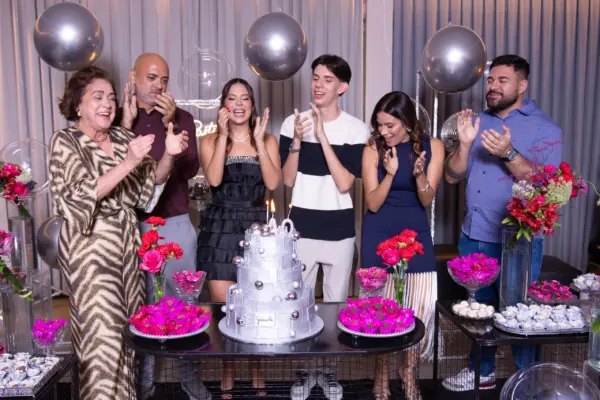 Gabriela Monteiro festejou a chegada de seus 40 anos ao lado de familiares e amigos no último sábado