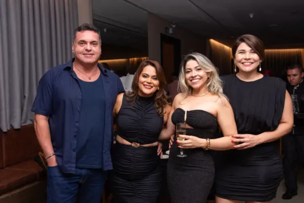 Gabriela Monteiro festejou a chegada de seus 40 anos ao lado de familiares e amigos no último sábado