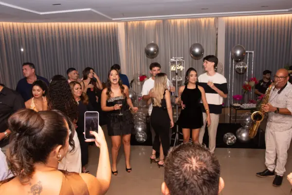 Gabriela Monteiro festejou a chegada de seus 40 anos ao lado de familiares e amigos no último sábado