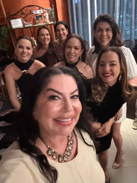 Gabriela Monteiro festejou a chegada de seus 40 anos ao lado de familiares e amigos no último sábado