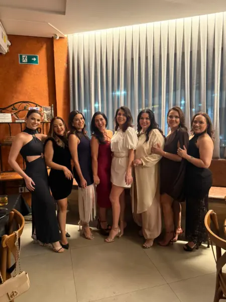 Gabriela Monteiro festejou a chegada de seus 40 anos ao lado de familiares e amigos no último sábado