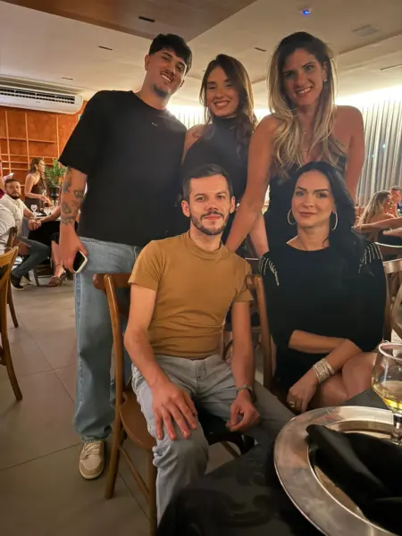 Gabriela Monteiro festejou a chegada de seus 40 anos ao lado de familiares e amigos no último sábado