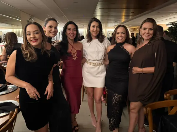 Gabriela Monteiro festejou a chegada de seus 40 anos ao lado de familiares e amigos no último sábado