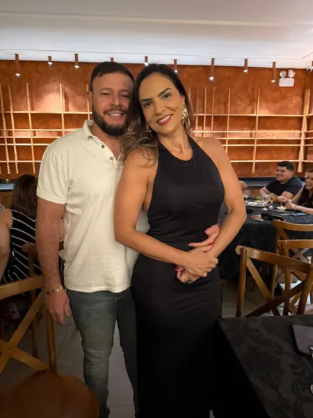 Gabriela Monteiro festejou a chegada de seus 40 anos ao lado de familiares e amigos no último sábado
