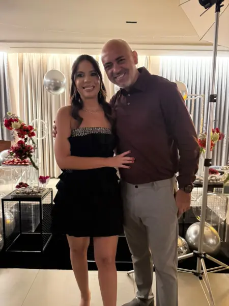 Gabriela Monteiro festejou a chegada de seus 40 anos ao lado de familiares e amigos no último sábado