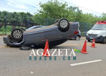 Acidente com capotamento deixa duas mulheres feridas na Avenida Nações Unidas