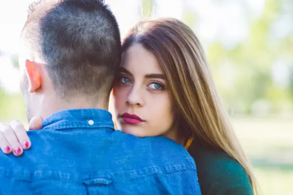 Como se livrar da dependência de viver um amor, segundo sexóloga