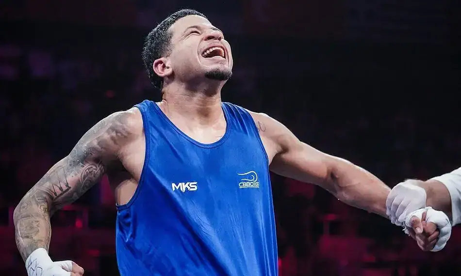 Yuri Falcão faz luta dura contra campeão olímpico, mas fica com a prata no Mundial de Boxe