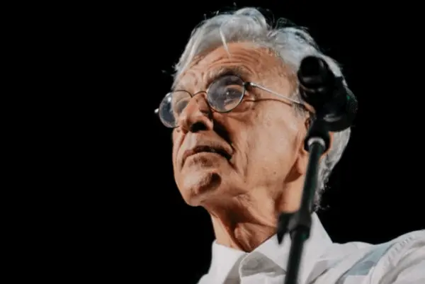Caetano Veloso aciona Justiça para receber parte da herança de Olavo de Carvalho