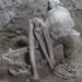 Sepultamento humano fortemente flexionado de Huiyaotian, Guangxi, sul da China. Posição esquelética de um homem de meia-idade. — Foto: Divulgação/PNAS