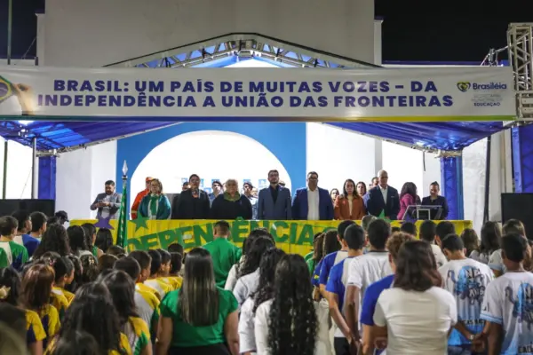 Gladson Camelí prestigia desfile cívico alusivo ao 7 de Setembro em Brasileia